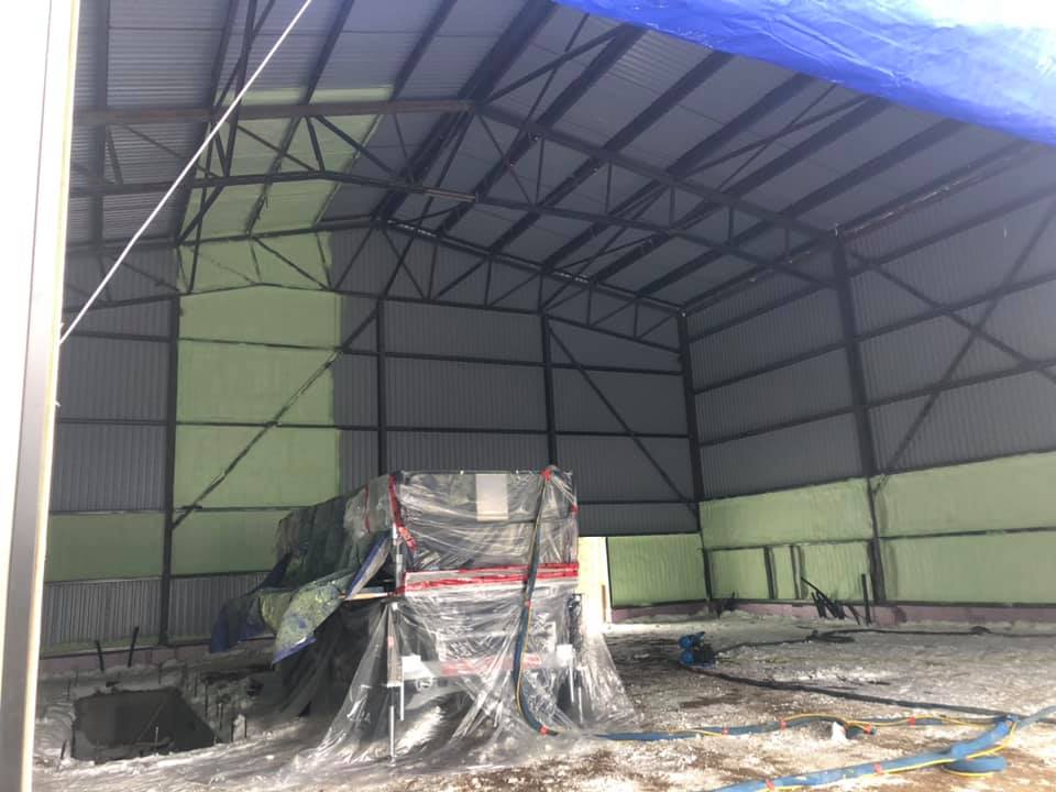 Pose de laine minérale pour isolation de plafond dans une maison  à Charny