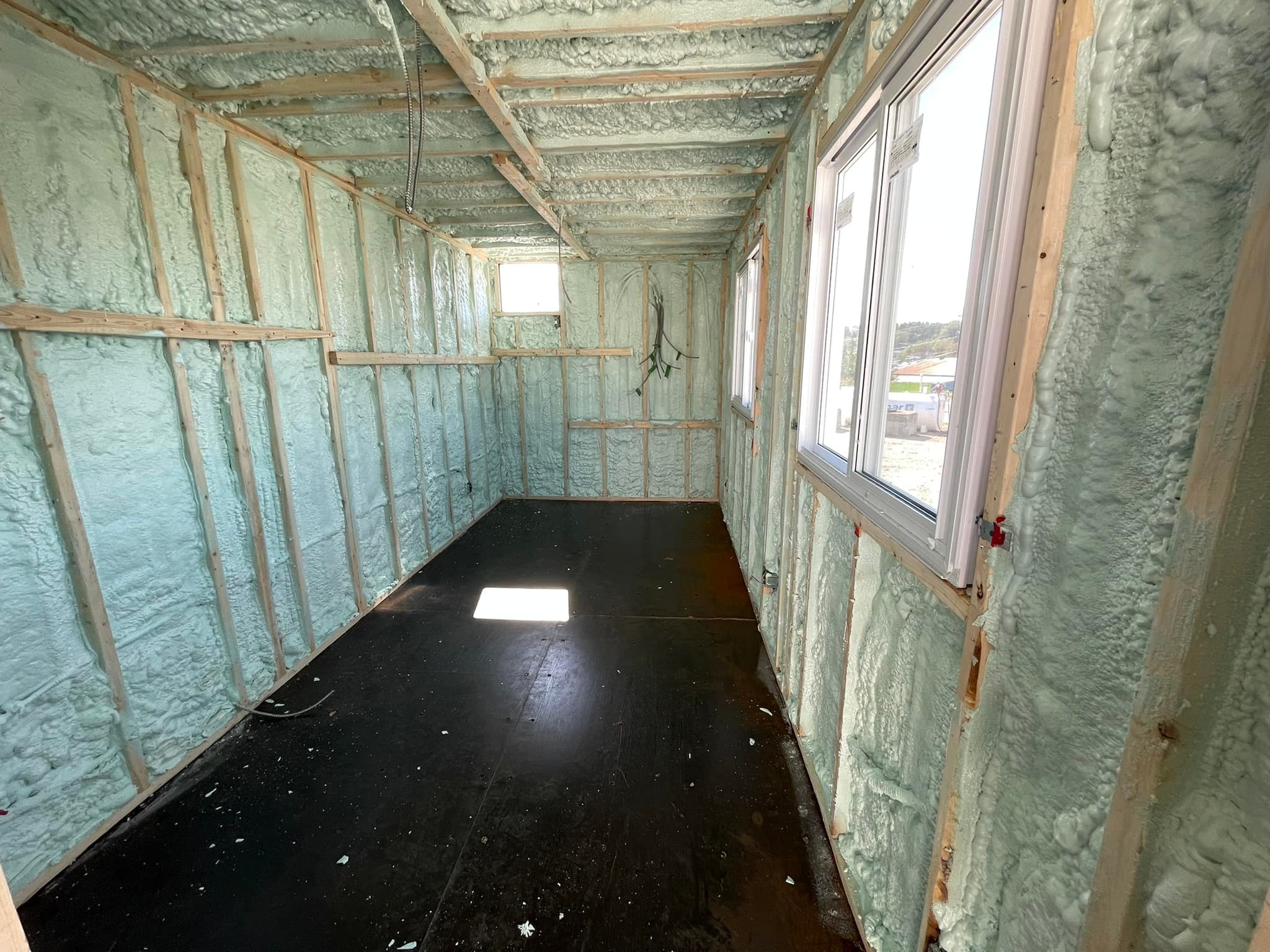 Application d’uréthane giclé sur plancher pour une isolation performante  à Dolbeau-Mistassini