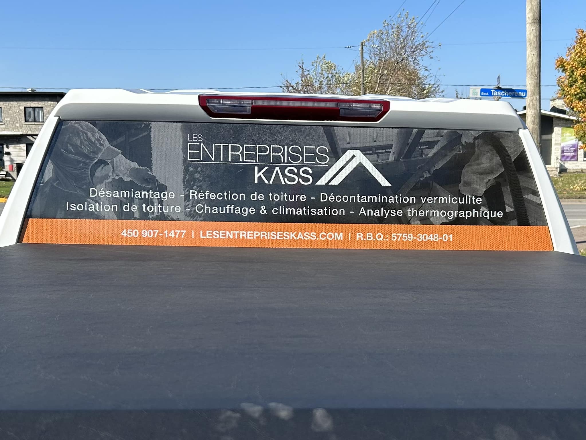 Application d’uréthane giclé sur plancher pour une isolation performante  à Dorval