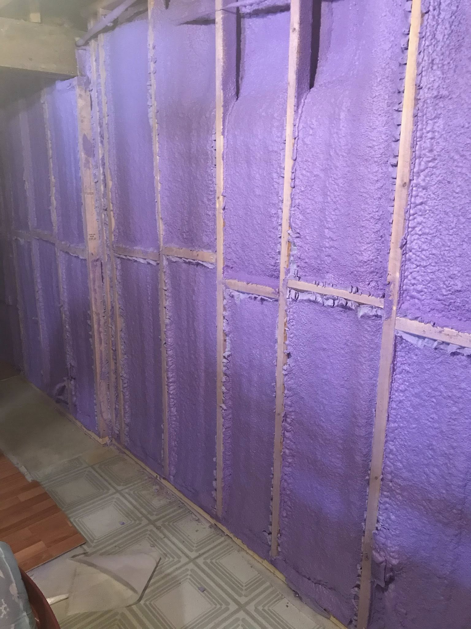 Isolation extérieure avec panneaux isolants rigides sur une maison  à Roberval