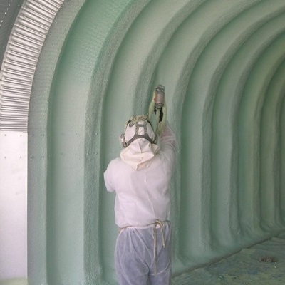 Installation d’isolant en fibre de verre dans des murs de charpente  dans Charlevoix